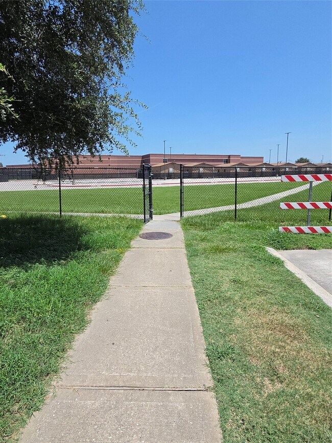 Building Photo - 3027 Lockeridge Village Dr