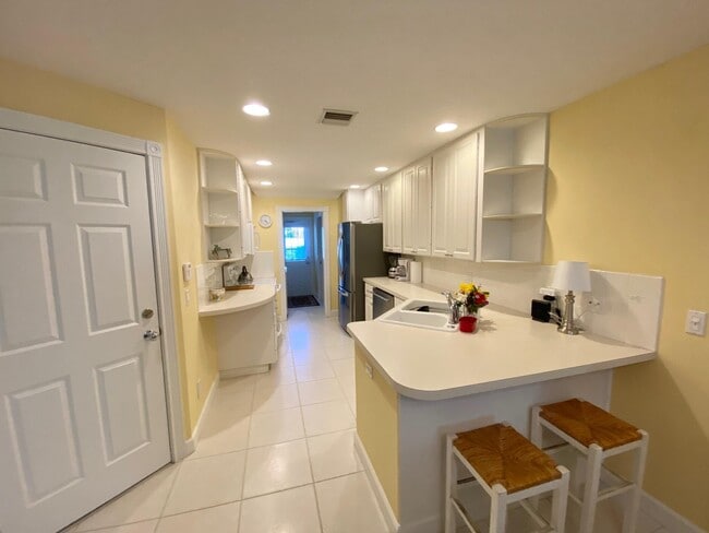 Building Photo - 3277 E Community Dr