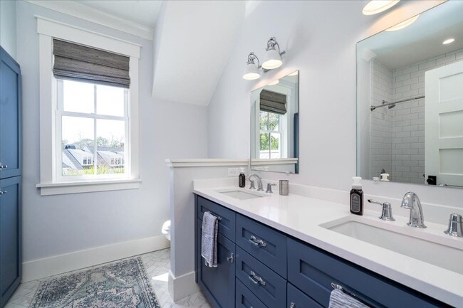 Building Photo - Fully Furnished Home In The Groves