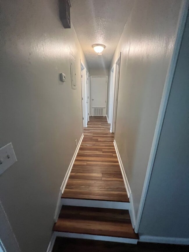 Building Photo - 890 Bedrock Dr