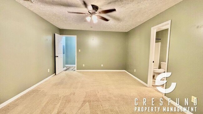 Building Photo - Beautifully Updated 3 Bedroom, 2 Bathroom ...