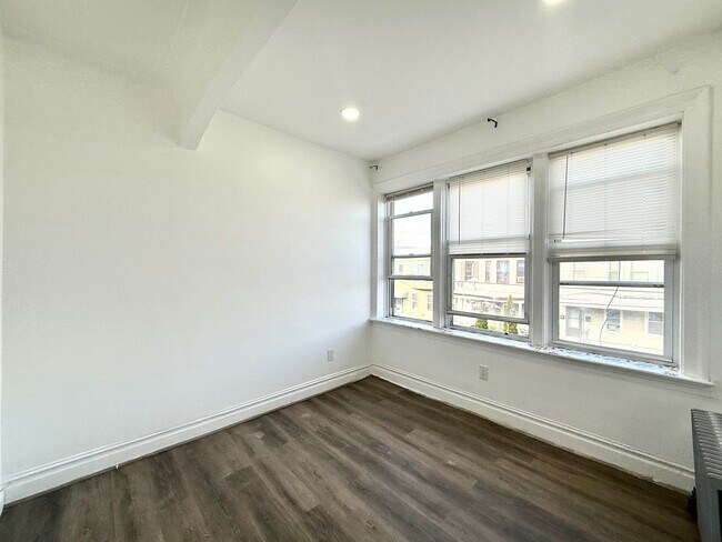 Building Photo - 275 Linden Ave