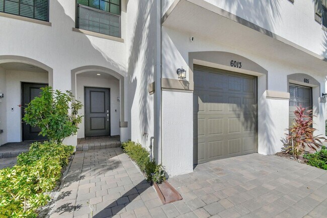 Building Photo - 6013 Woods Edge Cir