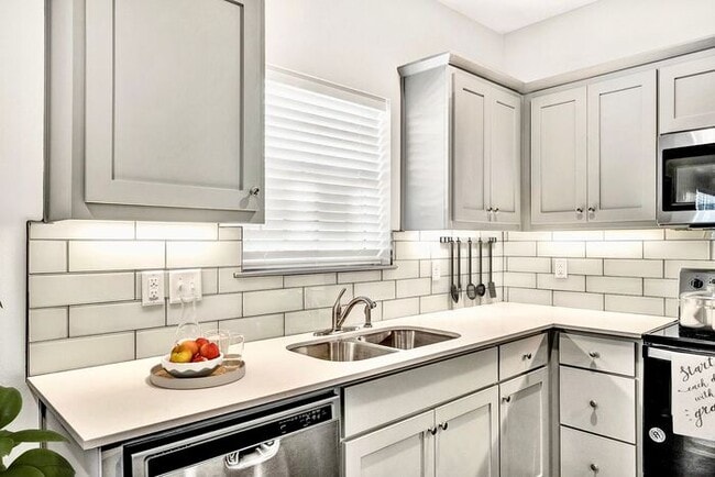 Building Photo - 1/2 Off Your First Full Months Rent - VACANT UNITS ONLY Luxury 3 Bedroom 2.5 Bath Townhome in Bul...