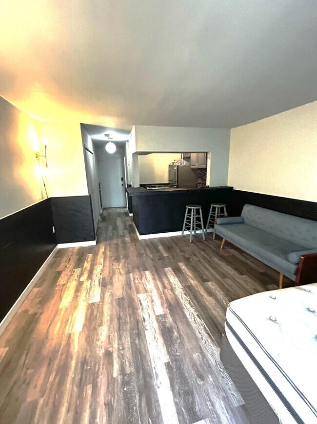 Building Photo - 1441 Lincoln Rd