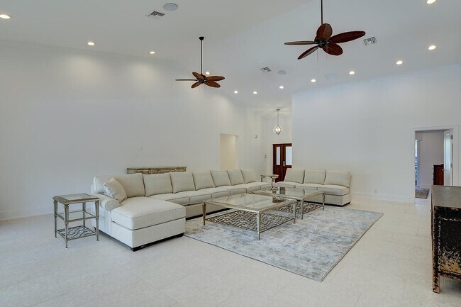 Building Photo - 2299 W Silver Palm Rd