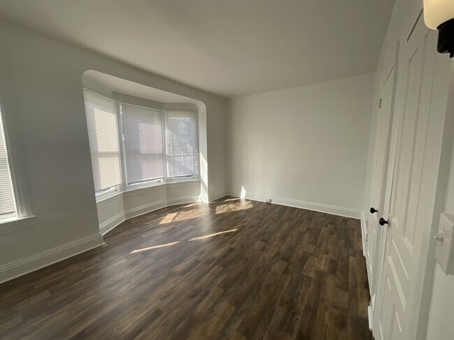 Building Photo - 709 W Princess St