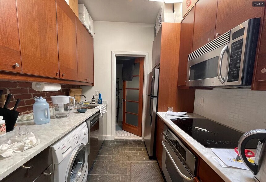 Building Photo - 849 Beacon St