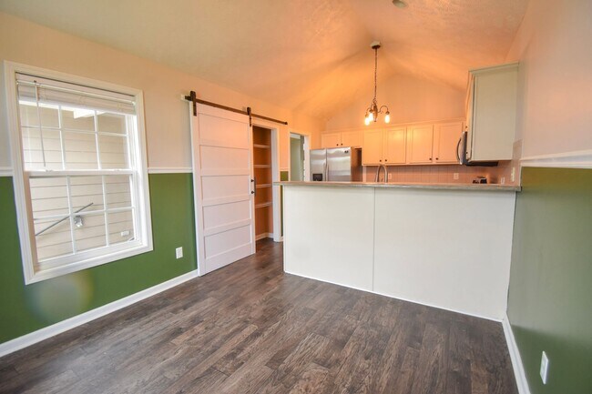 Building Photo - Coming Soon! 3 Bed 2 Bath with a Bonus Roo...