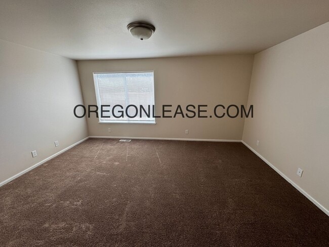 Building Photo - Newly remodeled West Eugene Home