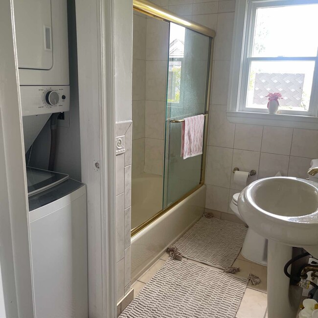 Building Photo - 6308 Joslyn Pl