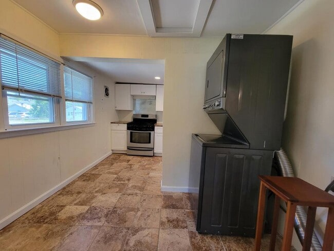 Building Photo - 53 Salem Pl