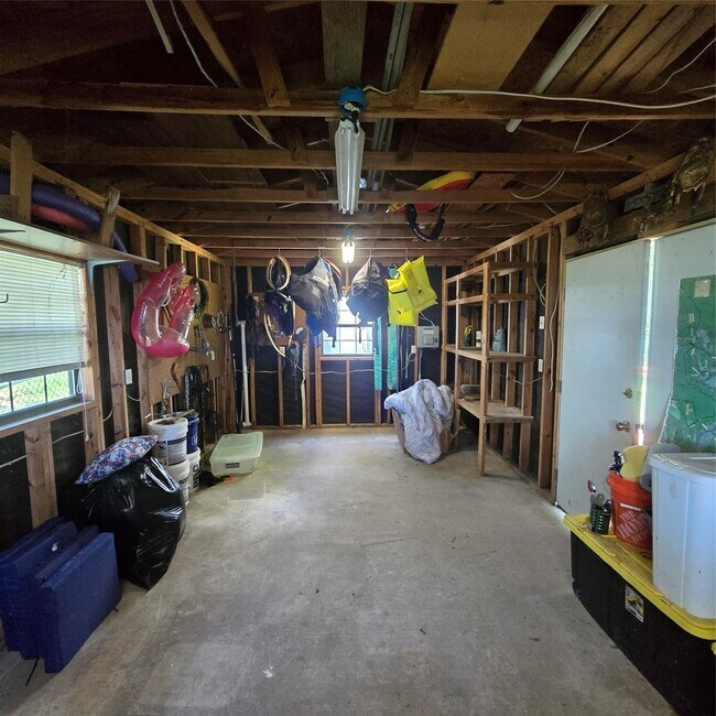 Building Photo - 275 Sam Houston Loop