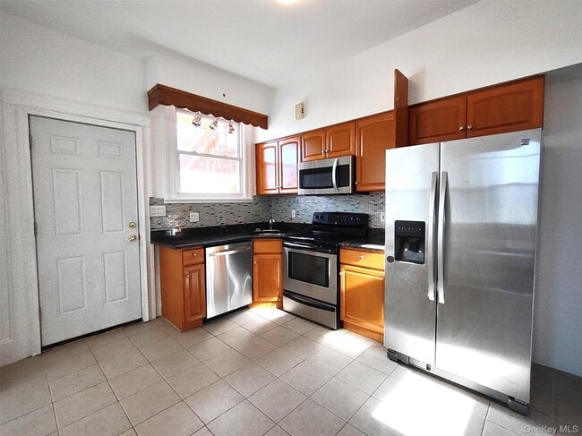 Building Photo - 36 Church St