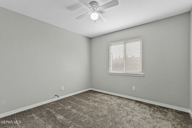Building Photo - 2137 Shreya St