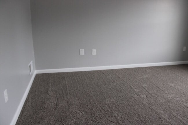 Building Photo - Townhouse