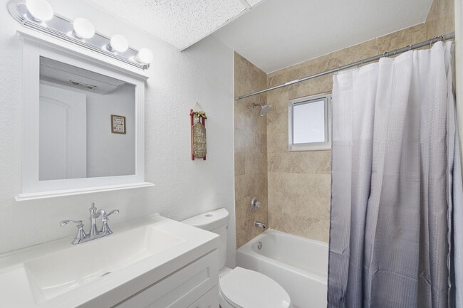 Building Photo - 376 Saxony Trail