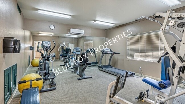 Building Photo - 1810 E Blacklidge Dr