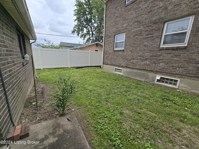 Building Photo - 4515 Lambert Rd