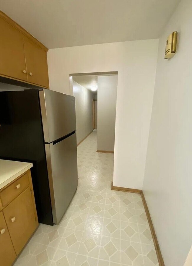 Building Photo - Beautiful Studio Apartment in Minneapolis - Available 7/24!