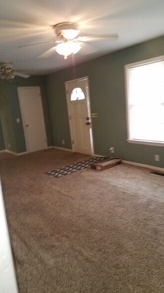 Building Photo - 605 Bennett