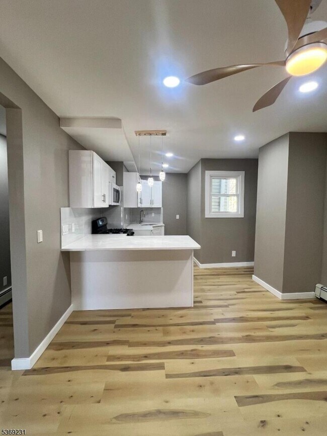 Building Photo - 366 Bramhall Ave