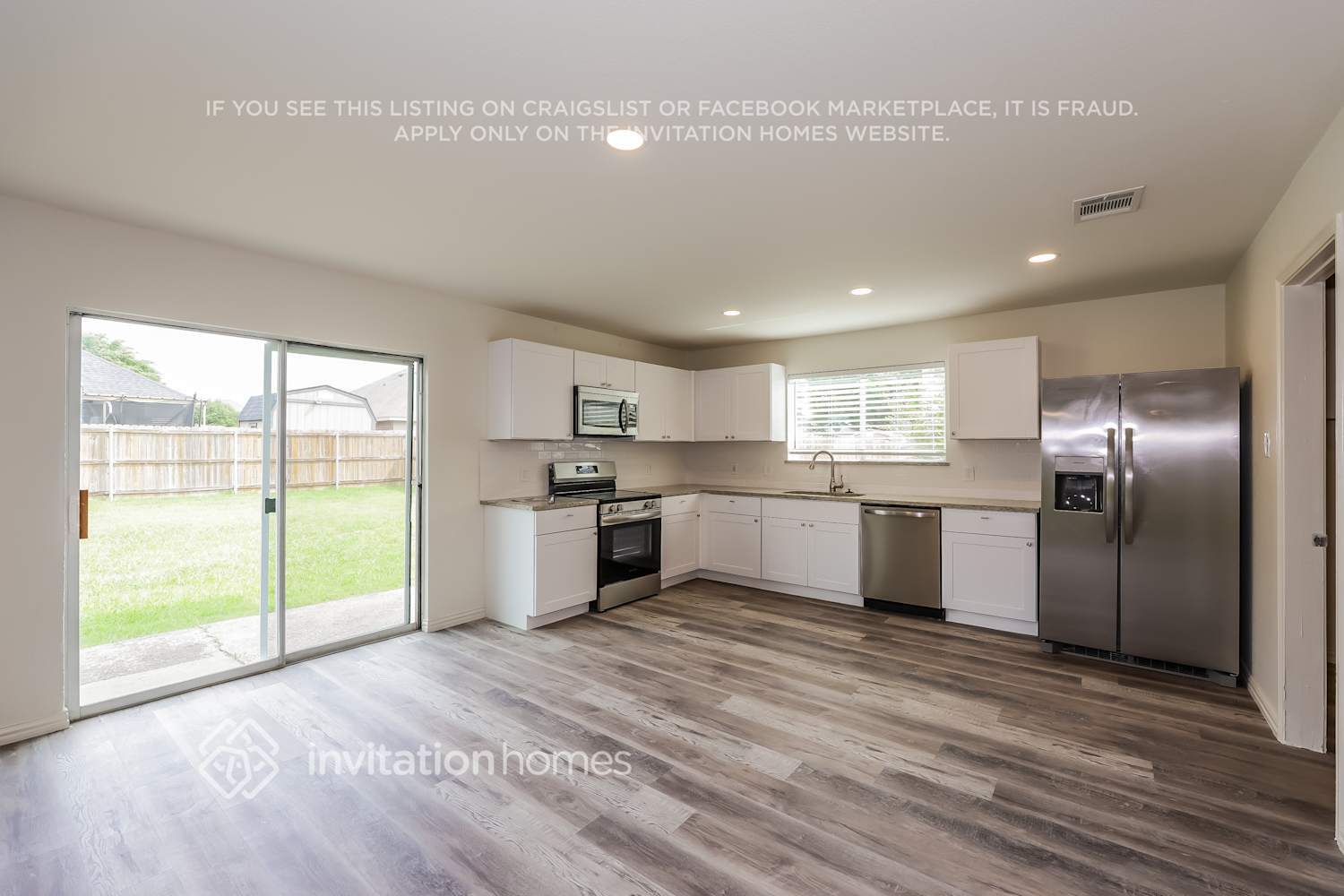 Building Photo - 215 Equestrian Dr