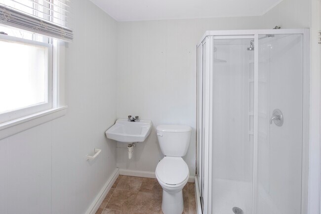 Building Photo - 6415 Londonderry Dr