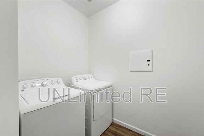 Building Photo - 371 Grafton Ct