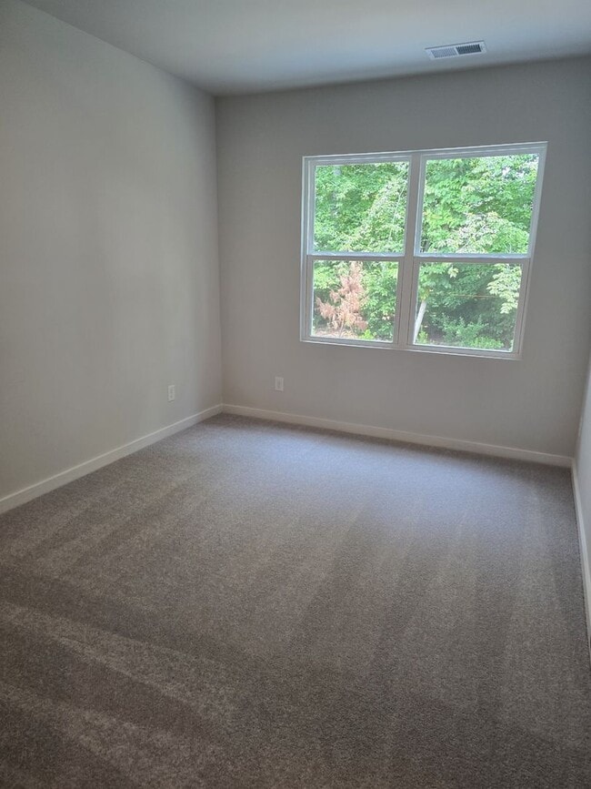 Building Photo - Beautiful New Constuction 3BR/2.5BA Townhouse