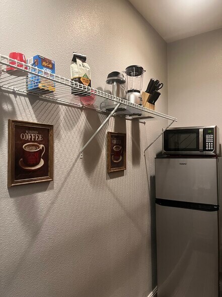 Building Photo - 8418 Lourenco Ln