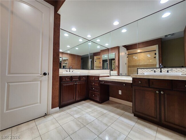 Building Photo - 2713 Cyrano St