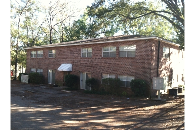 Building Photo - Meridian Oaks Apartments