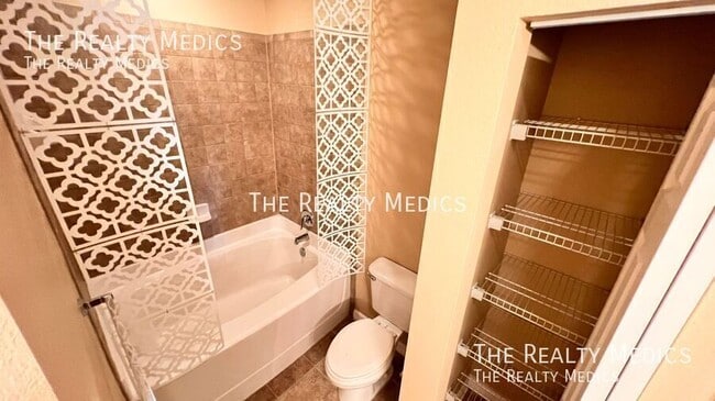 Building Photo - 3732 Avalon Park E Blvd