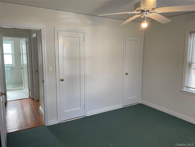 Building Photo - 8 Cameron Ln