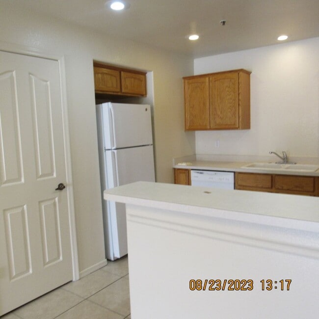 Building Photo - 646 Roamer Ln
