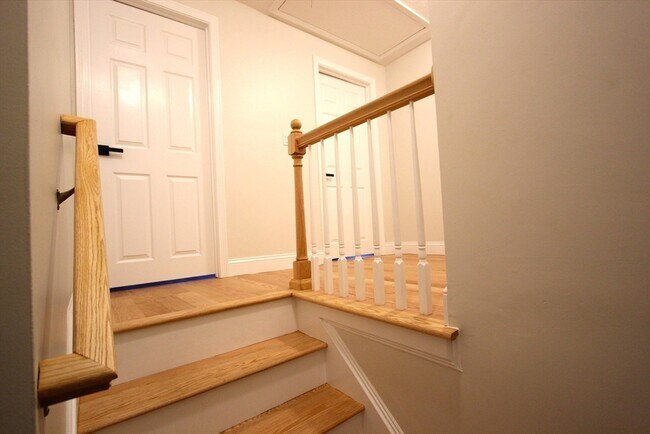 Building Photo - 4 Pinecrest Village