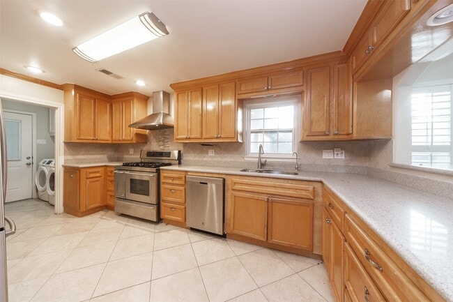 Building Photo - 3023 Conway St