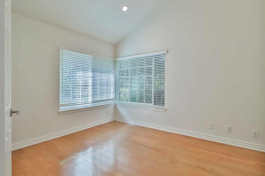 Building Photo - 2086 Glastonbury Rd