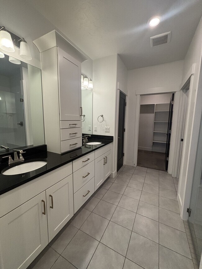 Building Photo - 6153 W Poplar View Dr