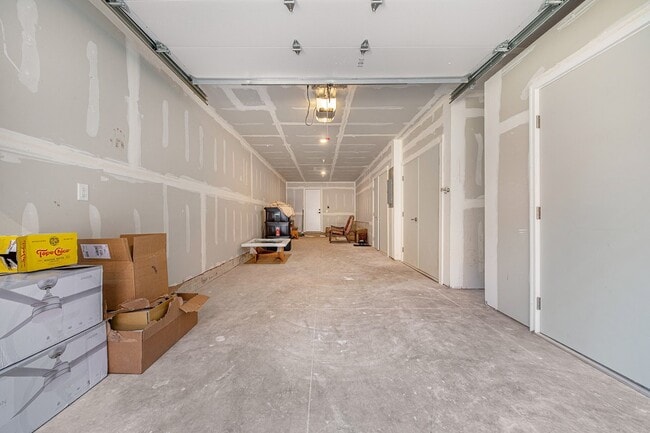 Building Photo - 2805 Brush St