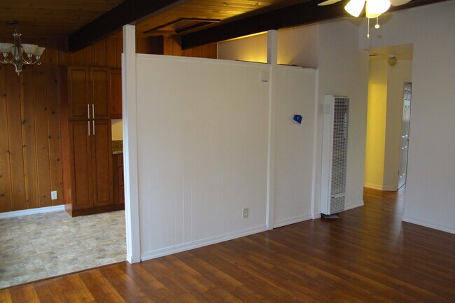 Building Photo - 993-995Butte