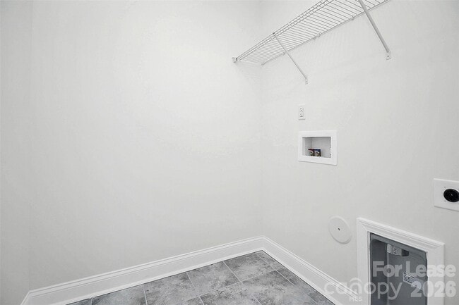 Building Photo - 6029 Mariemont Cir