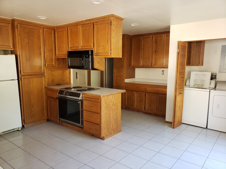 Kitchen with Laundry - 2623 H St
