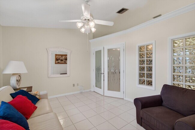 Building Photo - 2925 Riviera Dr