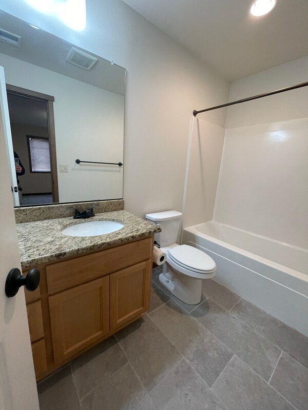 Building Photo - 1009 SW Juniper Gdns Ln