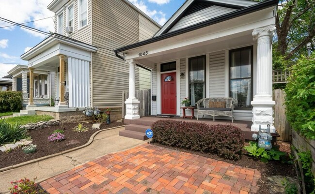 Building Photo - Charming Highlands Cottage with Spacious B...