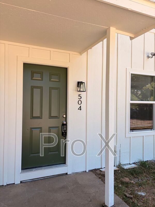Building Photo - 504 N Betty Jo Dr