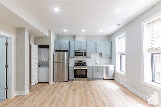 Building Photo - 438 W Belden Ave
