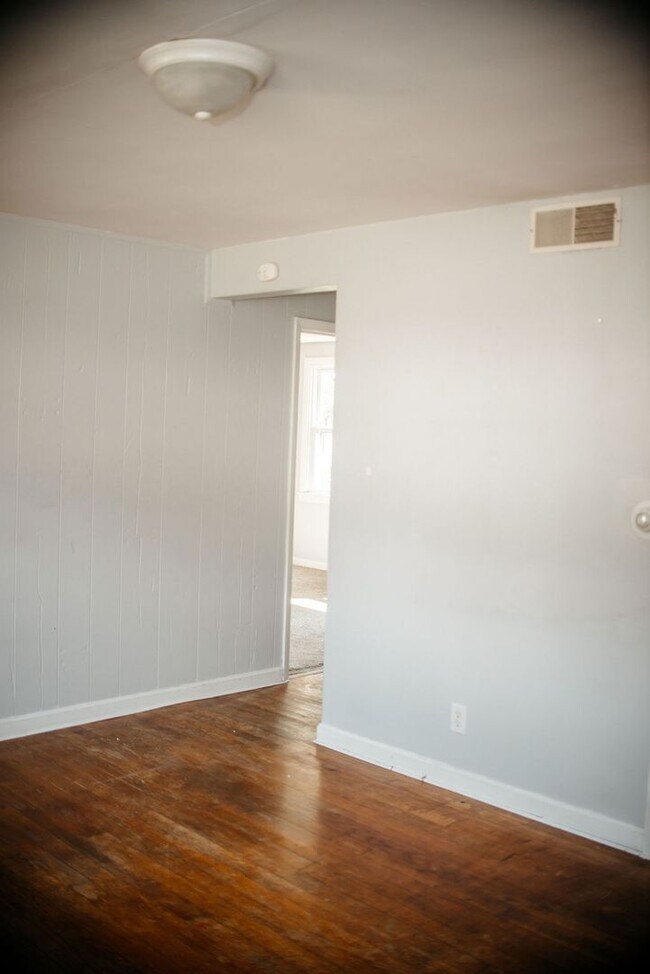 Building Photo - 1080 Kelly Dr